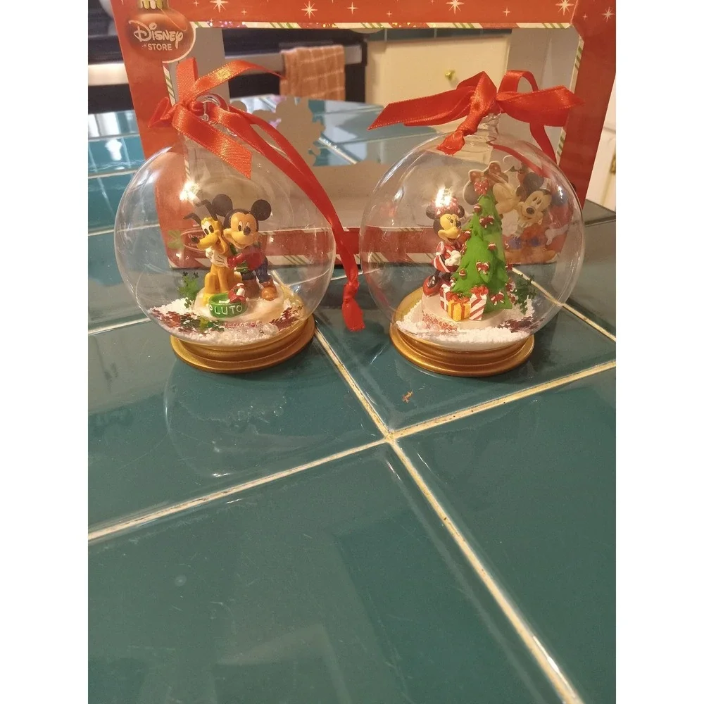 RARE‎ DISNEY STORE DATED 2010 MICKEY & MINNIE SNOW GLOBE ORNAMENT SET OF 2 Glass